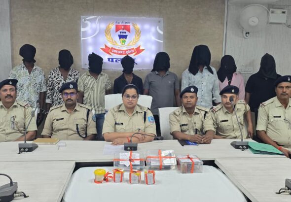 अपहरण की साजिश नाकाम : त्वरित पुलिस कार्रवाई में 8 अपराधी हथियारों सहित गिरफ्तार