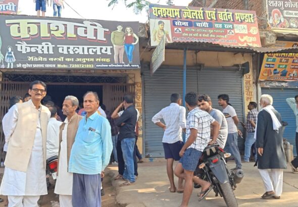 Exterior view of Ghanshyam Jewelers shop in Panki after attempted burglary during the night.
