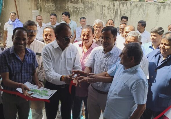 Doctors inaugurating new collection center of Dr. J Sharan Pathological Laboratory in Daltonganj Palamu with ribbon cutting ceremony.