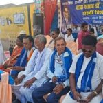 नंदकिशोर सिंह के अंतिम संस्कार में शामिल लोग, गांव में शोक का माहौल और श्रद्धांजलि देते ग्रामीण